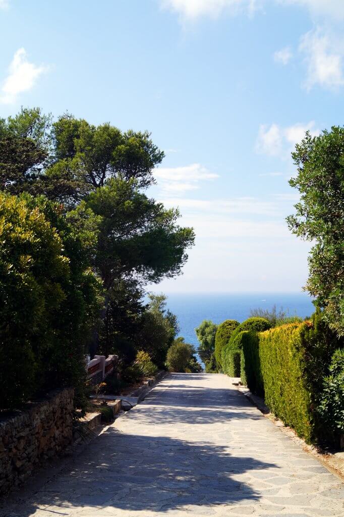 Levant-Ile-Chemin-Vers-Port